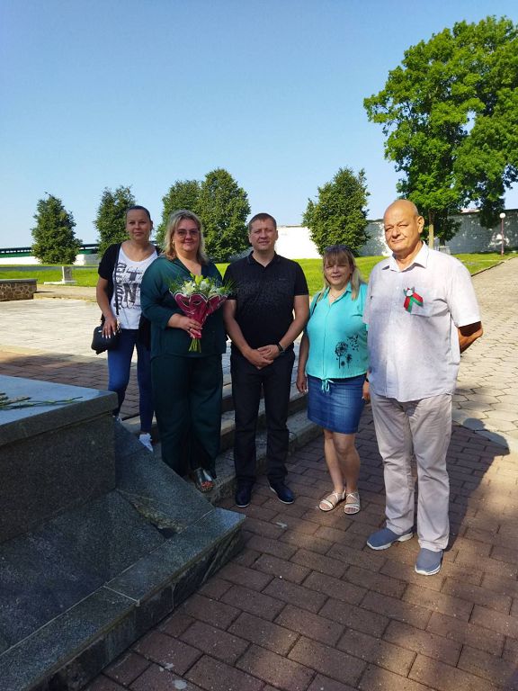 3 июля. Воинское кладбище. Возложение